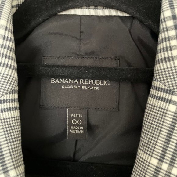 Beautiful suit from BR - Picture 3 of 7